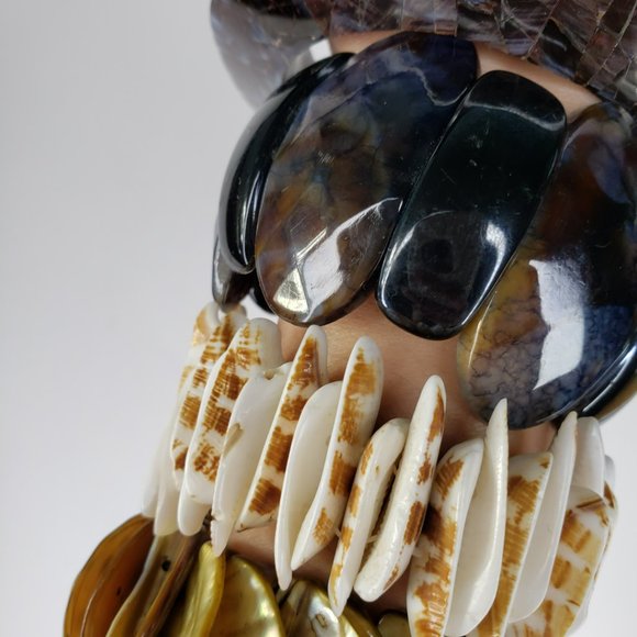 4 Assorted Shell and Similar Beaded Bracelets - Picture 4 of 10